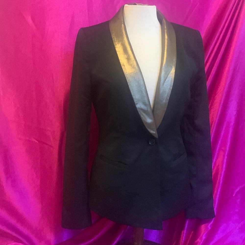 Guess black blazer size 0. One button. Gold shimmery collar. Like new.